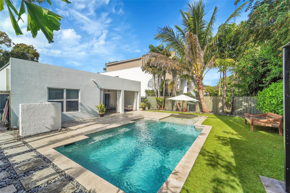 1224 NE 12th Fort Lauderdale, FL 33304