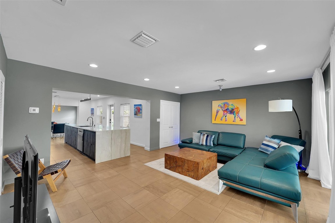 1224 NE 12th Fort Lauderdale, FL 33304