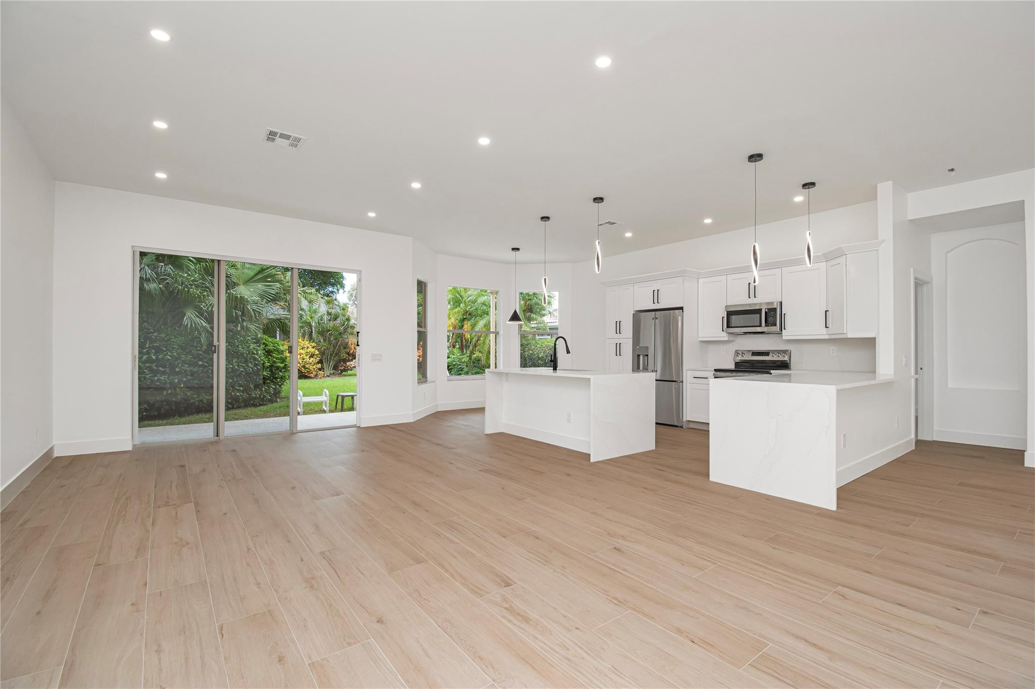 11524 Corazon Boynton Beach, FL 33437