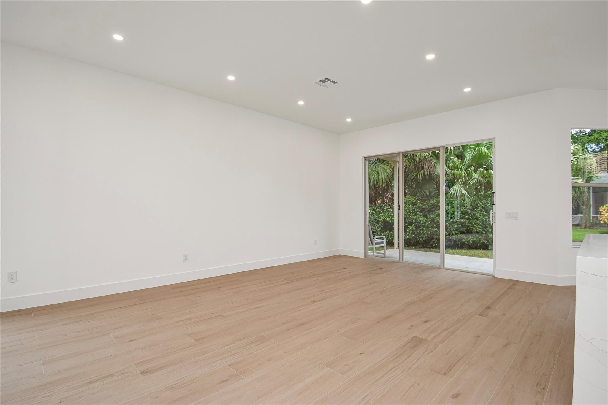 11524 Corazon Boynton Beach, FL 33437