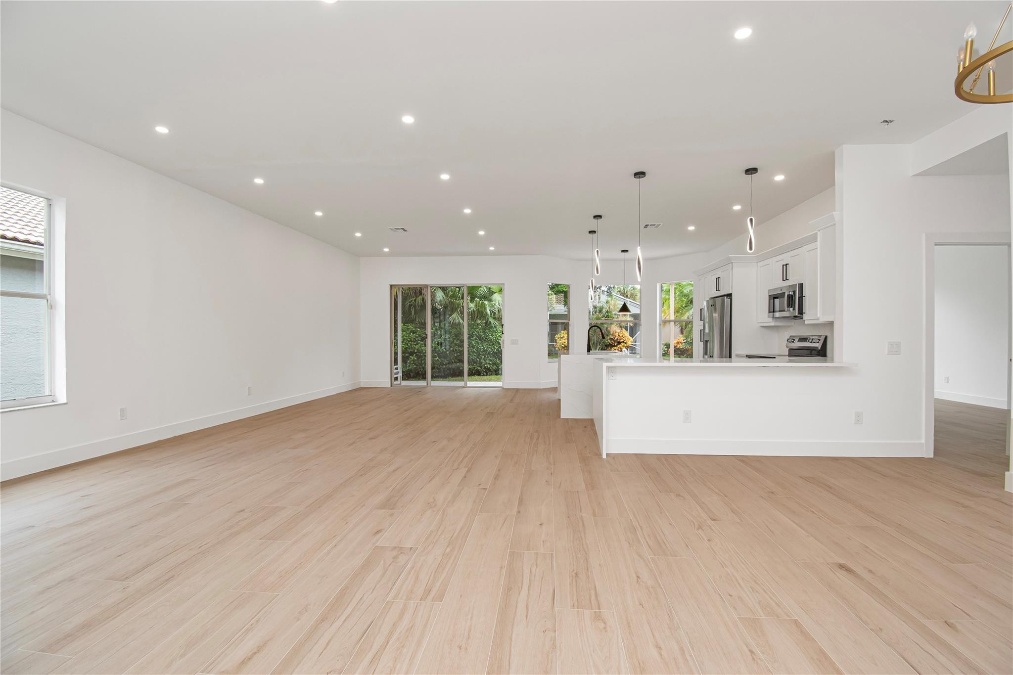 11524 Corazon Boynton Beach, FL 33437