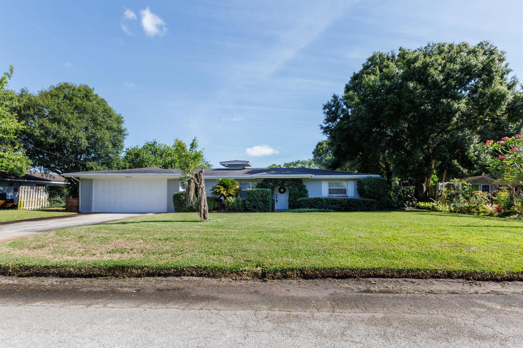 4053 Greenwood Dr