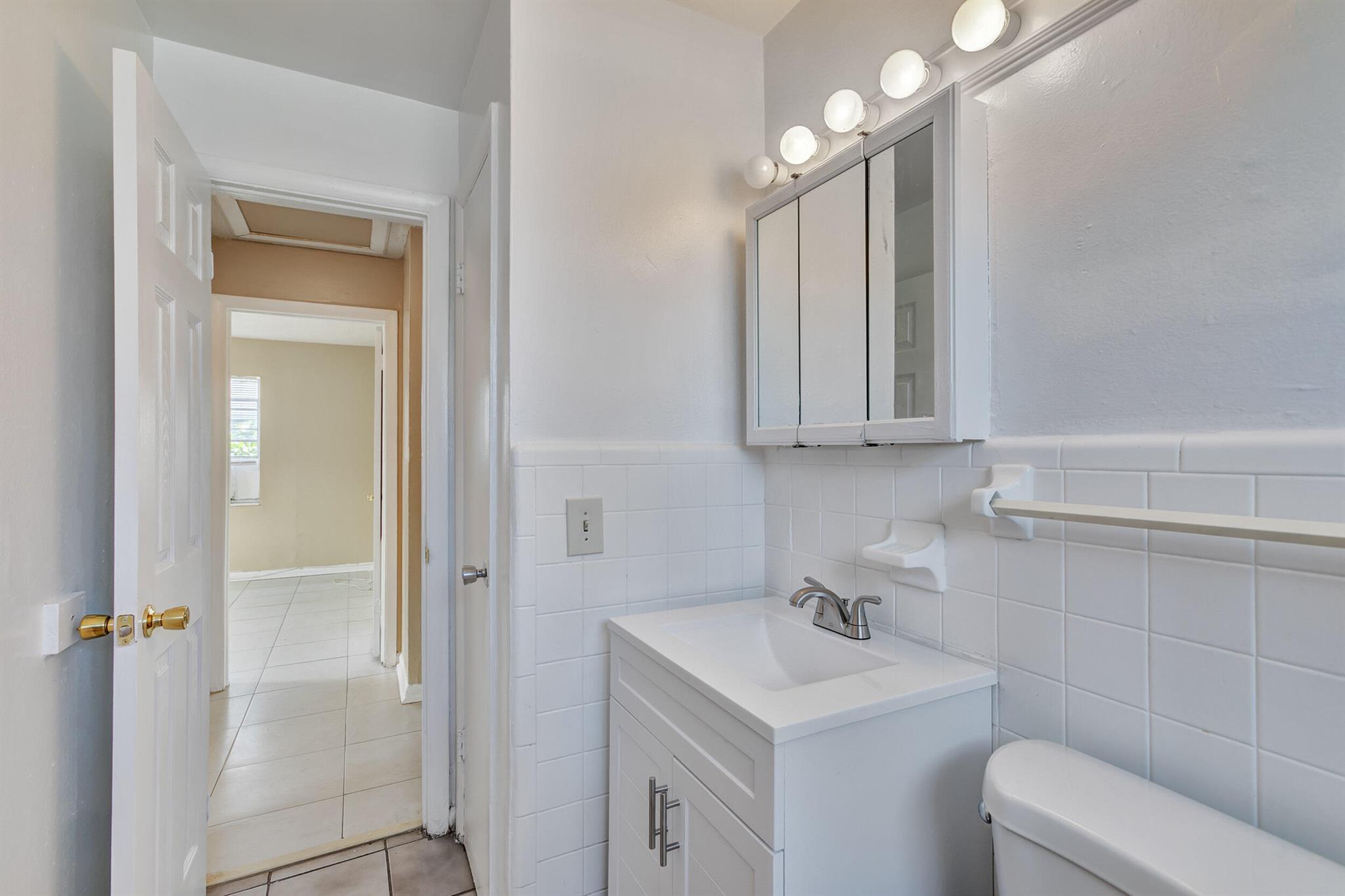 451 Silver Bch Rd #1 Riviera Beach, FL 33403