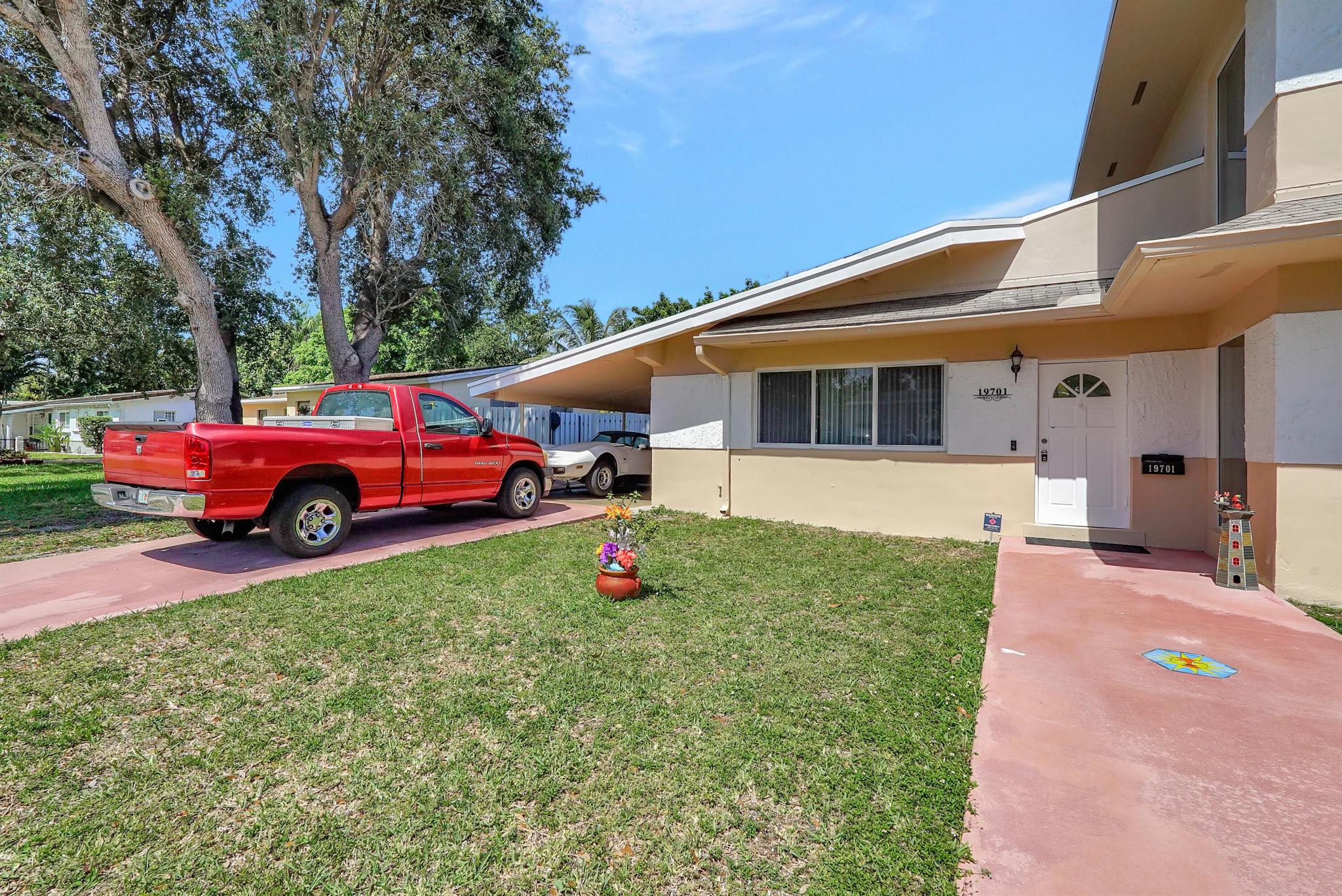 19701 NE 12th Ct,Miami, FL 33179