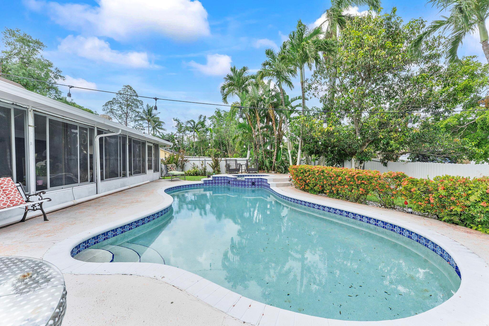 400 NW 98th Ave