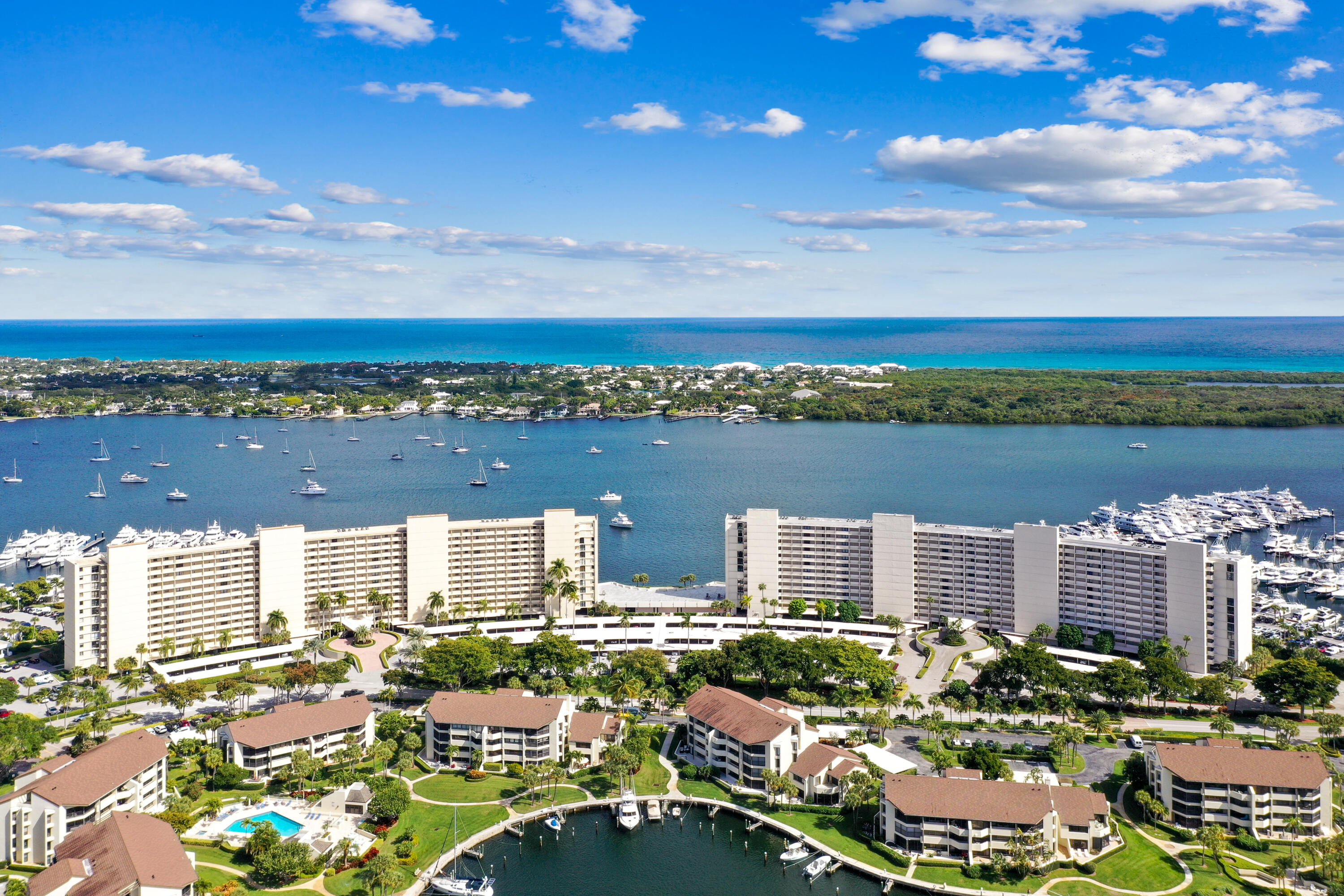 134 Lakeshore Dr #814