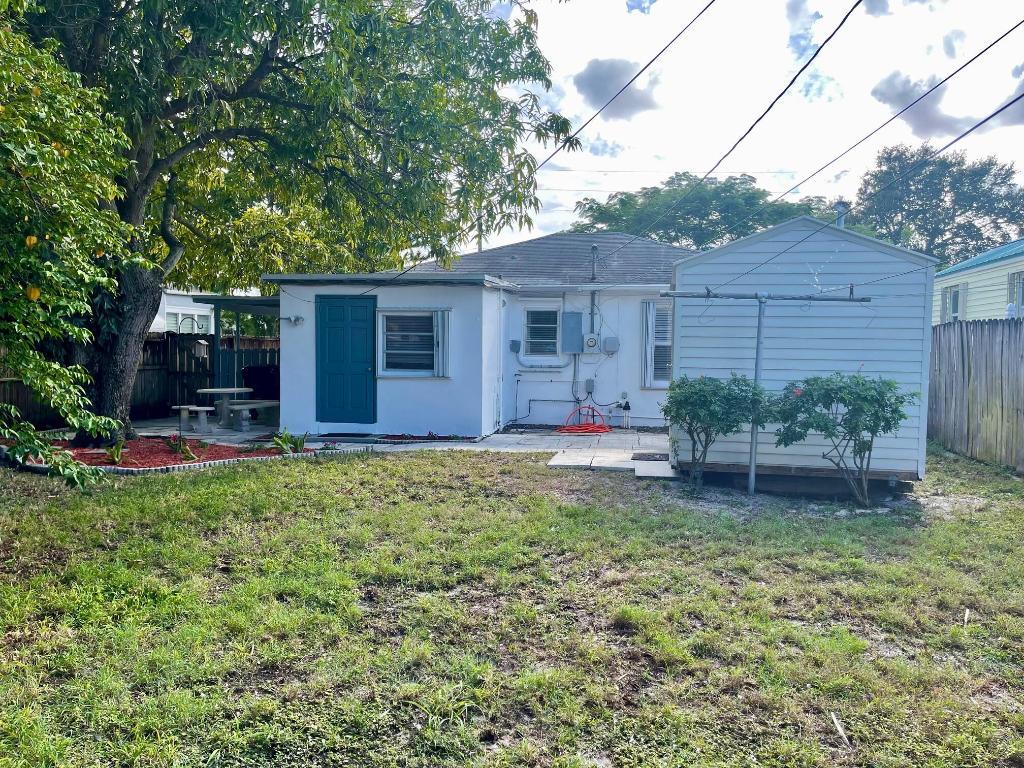 526 Worthmore Dr Lake Worth Beach, FL 33460