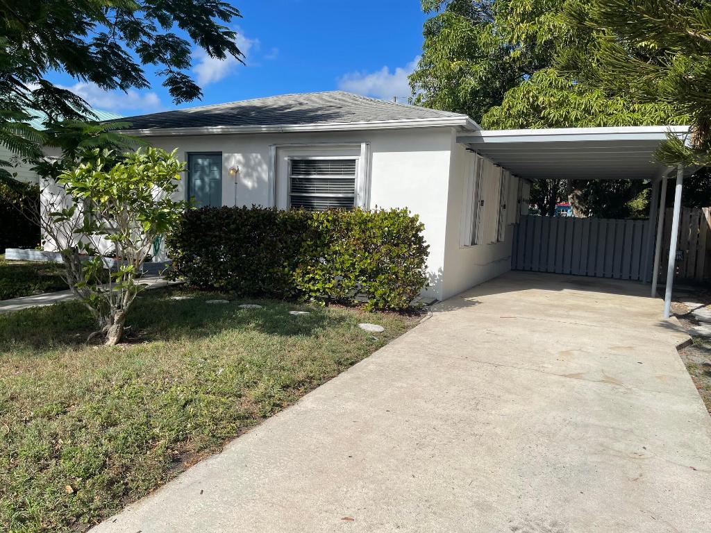 526 Worthmore Dr Lake Worth Beach, FL 33460