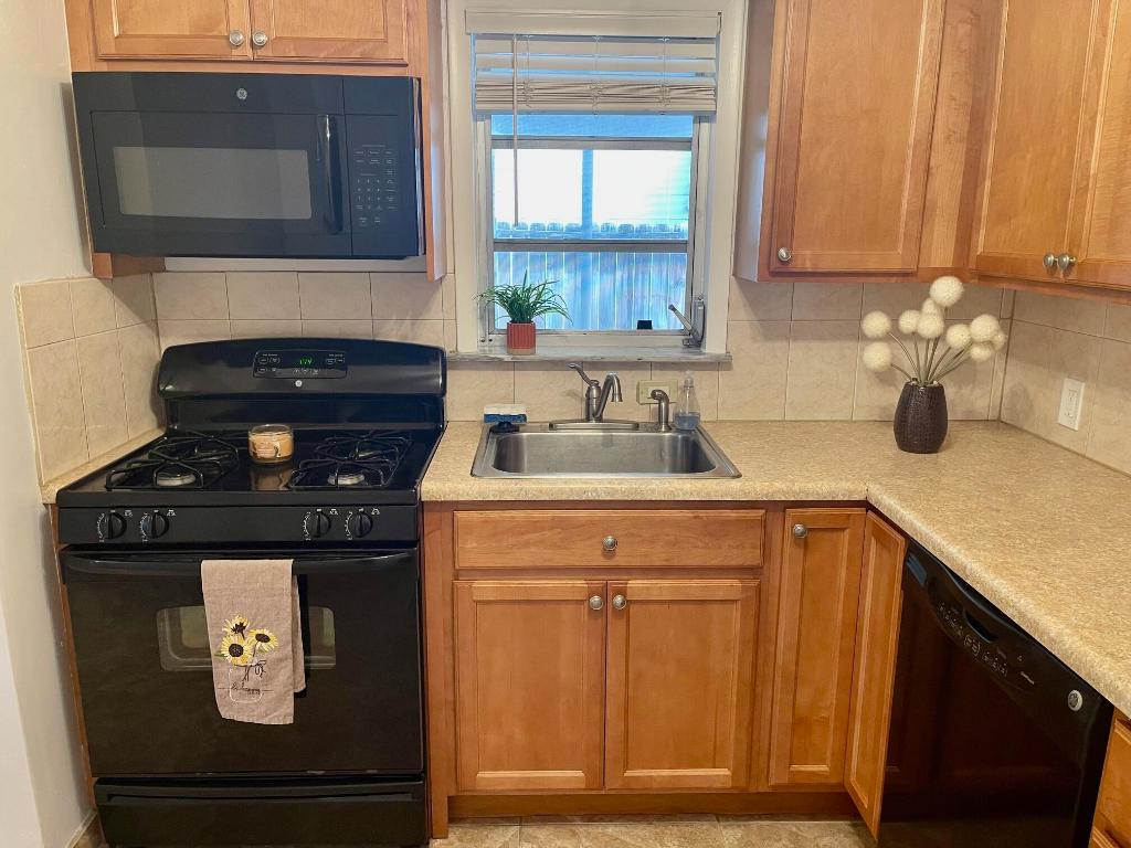 526 Worthmore Dr Lake Worth Beach, FL 33460