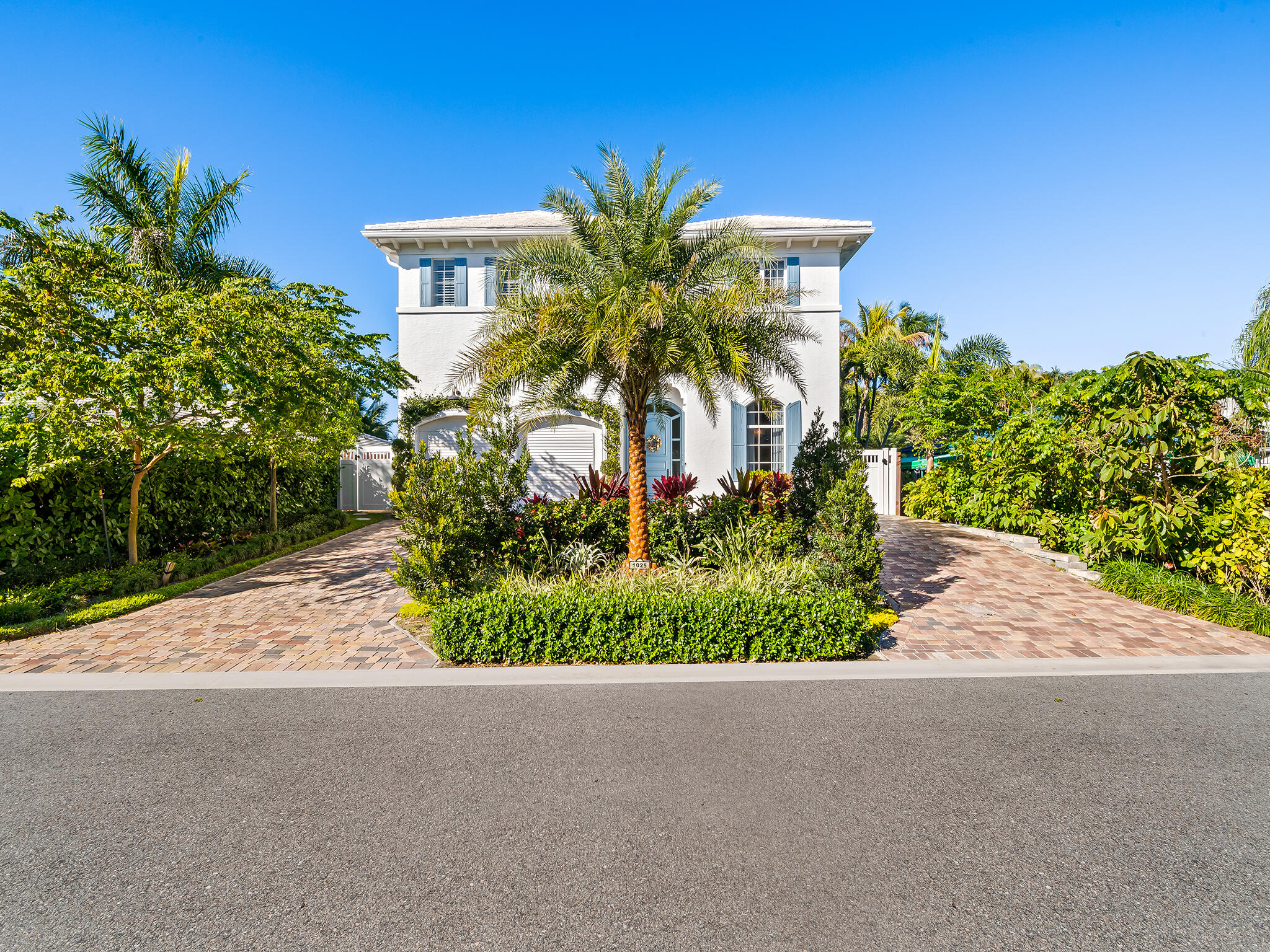 1025 Vista Del Mar Delray Beach, FL 33483