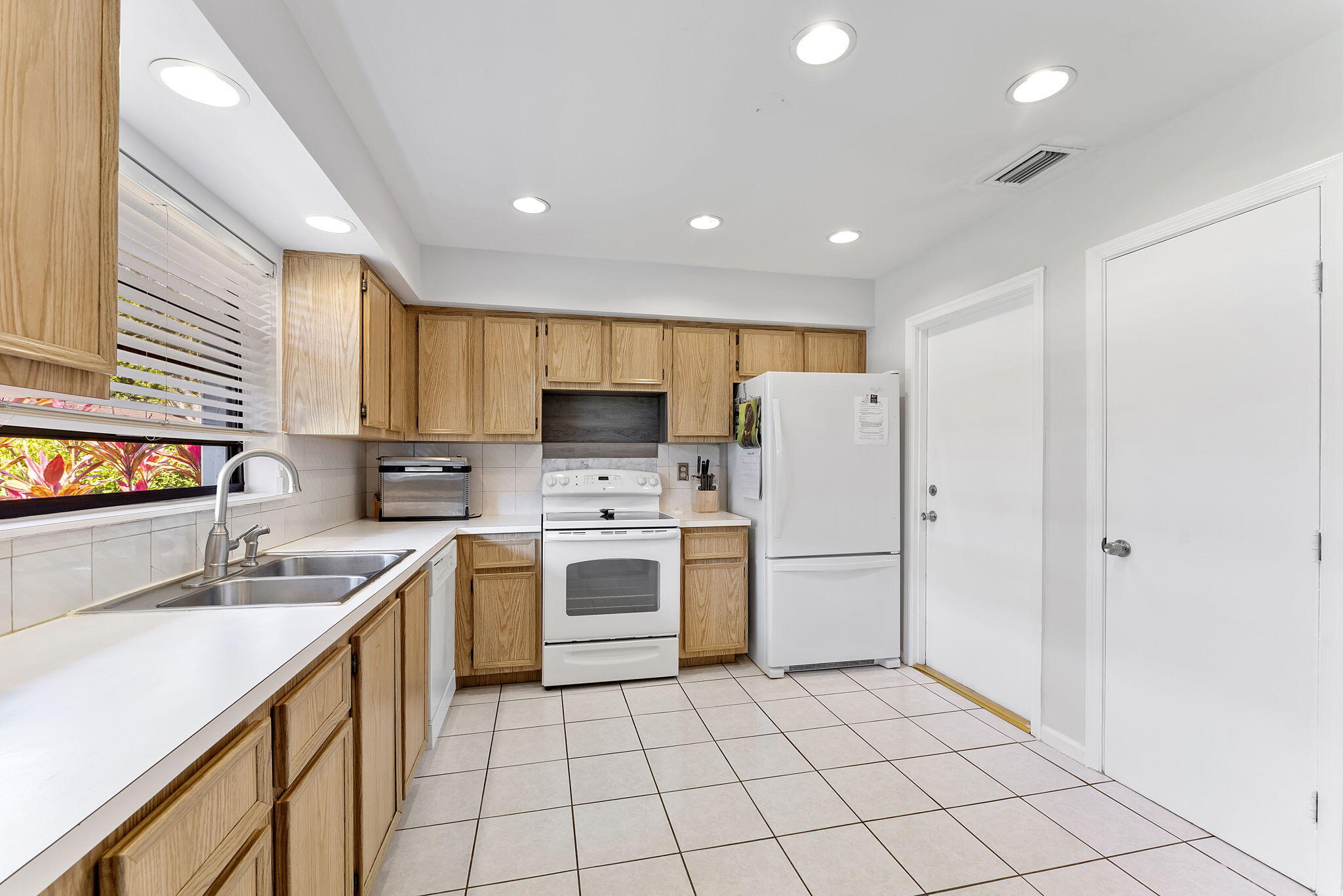 9860 Pecan Tree #A Boynton Beach, FL 33436