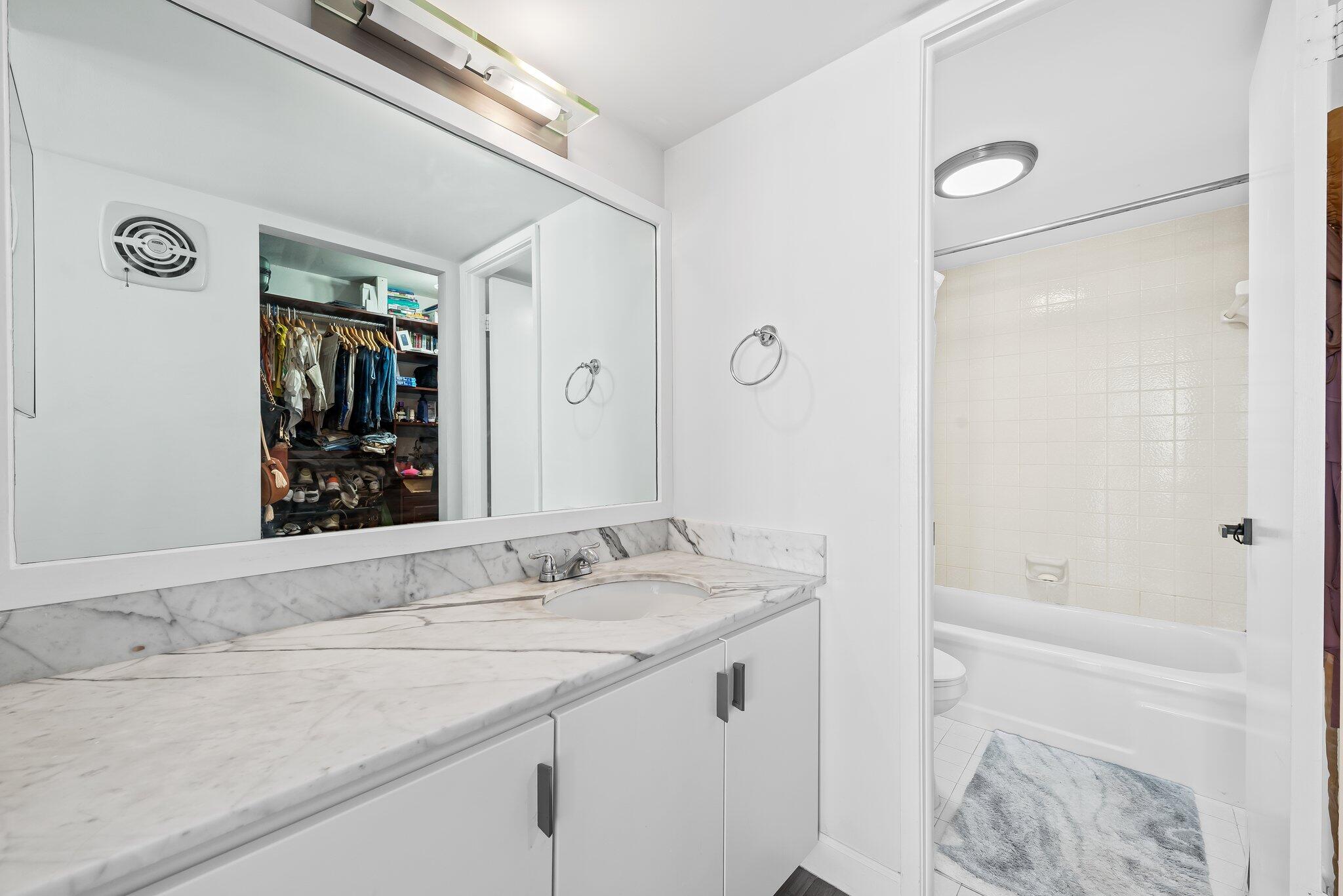 image Charter Club11