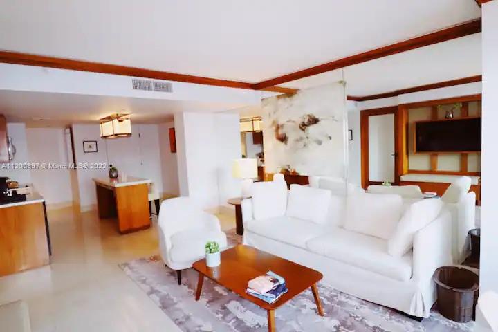 6801 Collins Ave #315