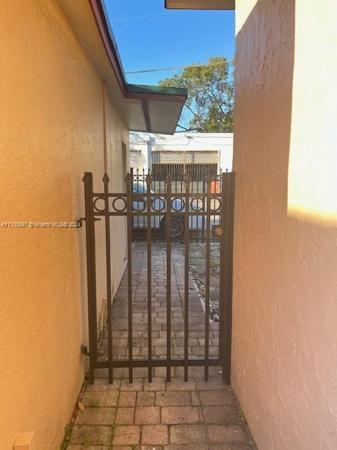 161 NW 35th St Miami, FL 33127