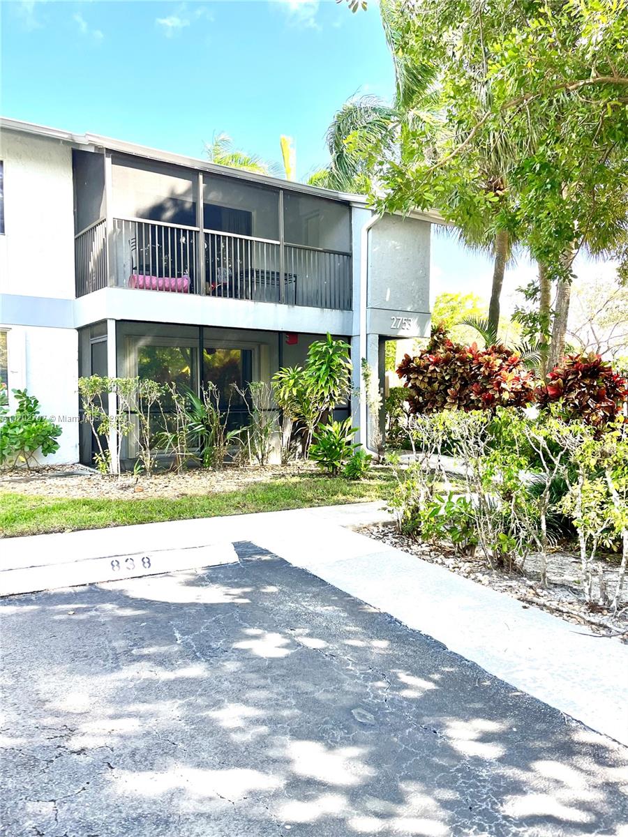 2753 S Oakland Frst Dr #104