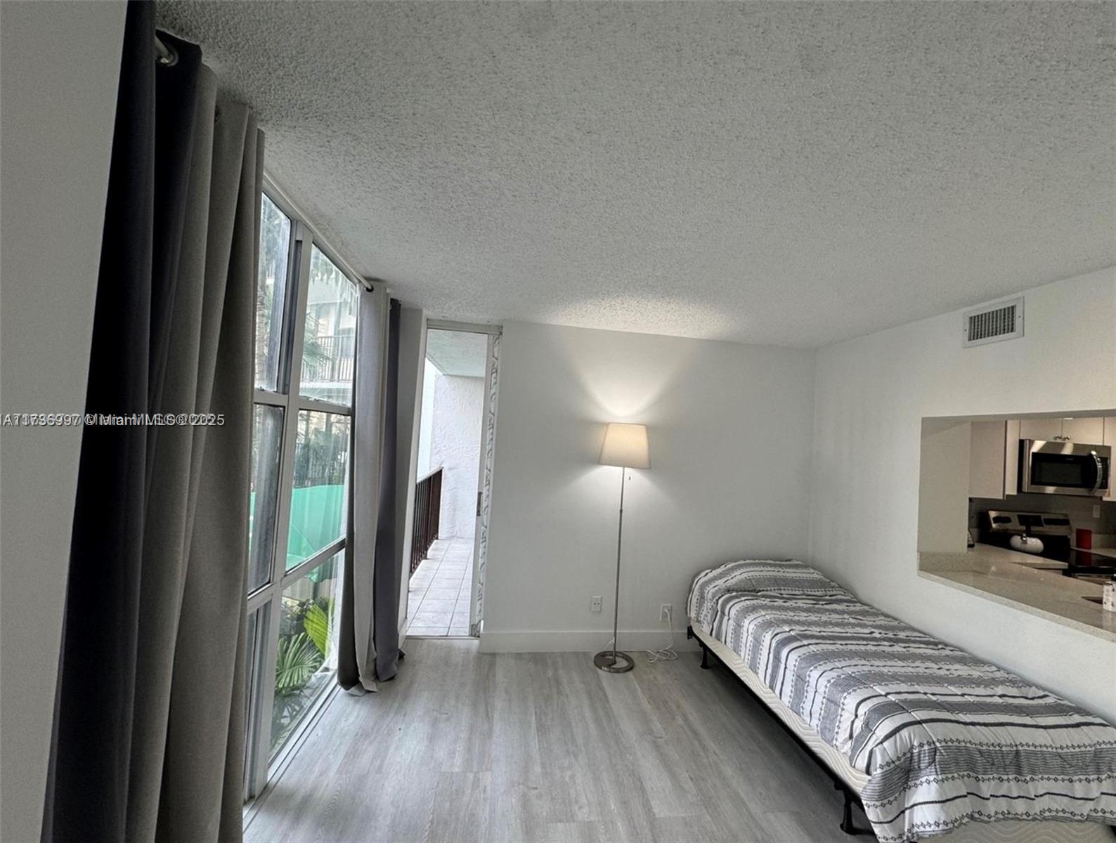 1000 Parkview Dr #202 Hallandale Beach, FL 33009