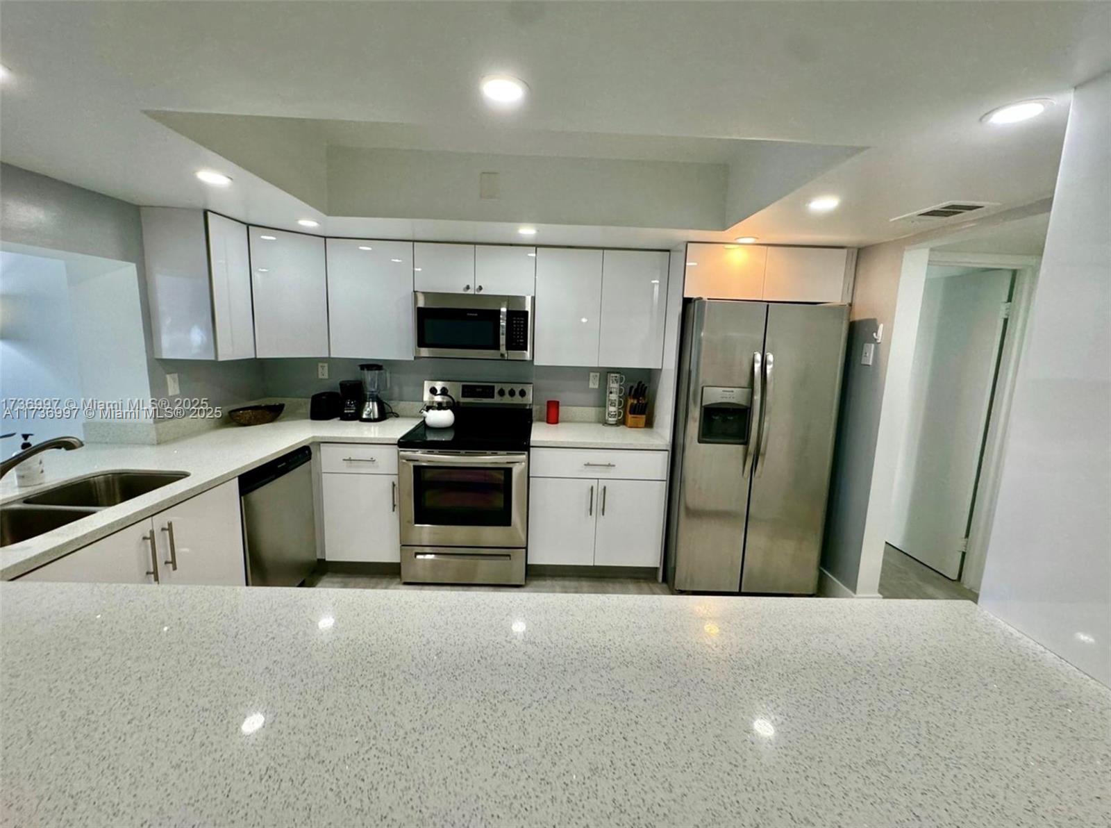 1000 Parkview Dr #202 Hallandale Beach, FL 33009