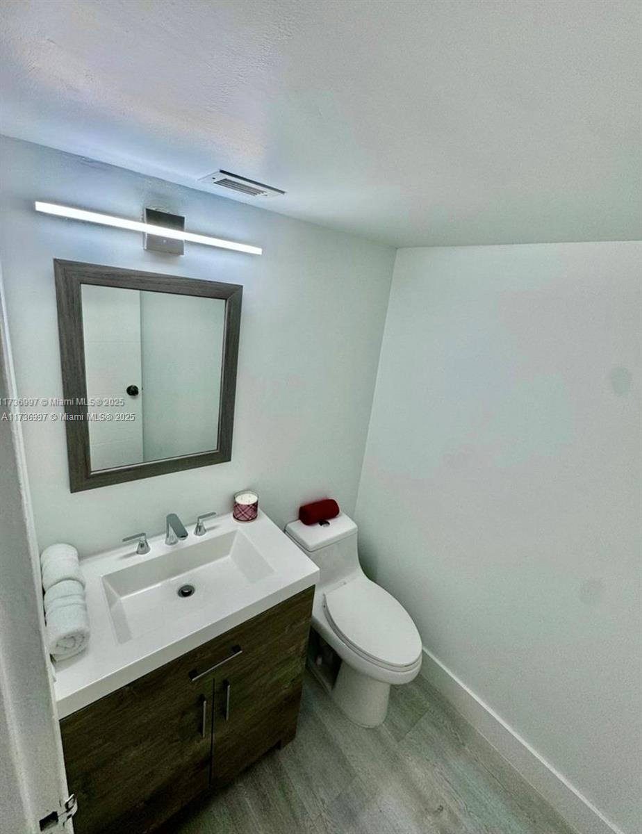 1000 Parkview Dr #202 Hallandale Beach, FL 33009