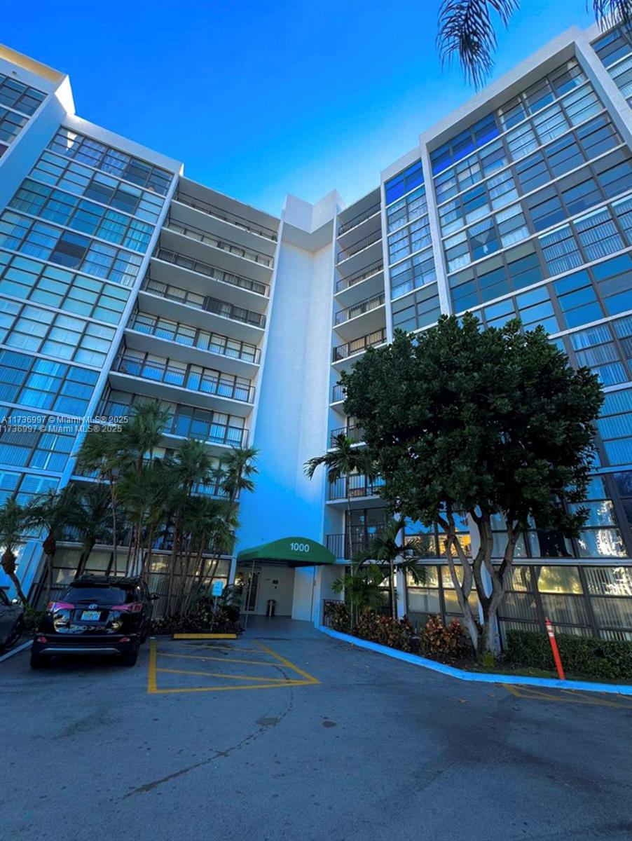 1000 Parkview Dr #202 Hallandale Beach, FL 33009