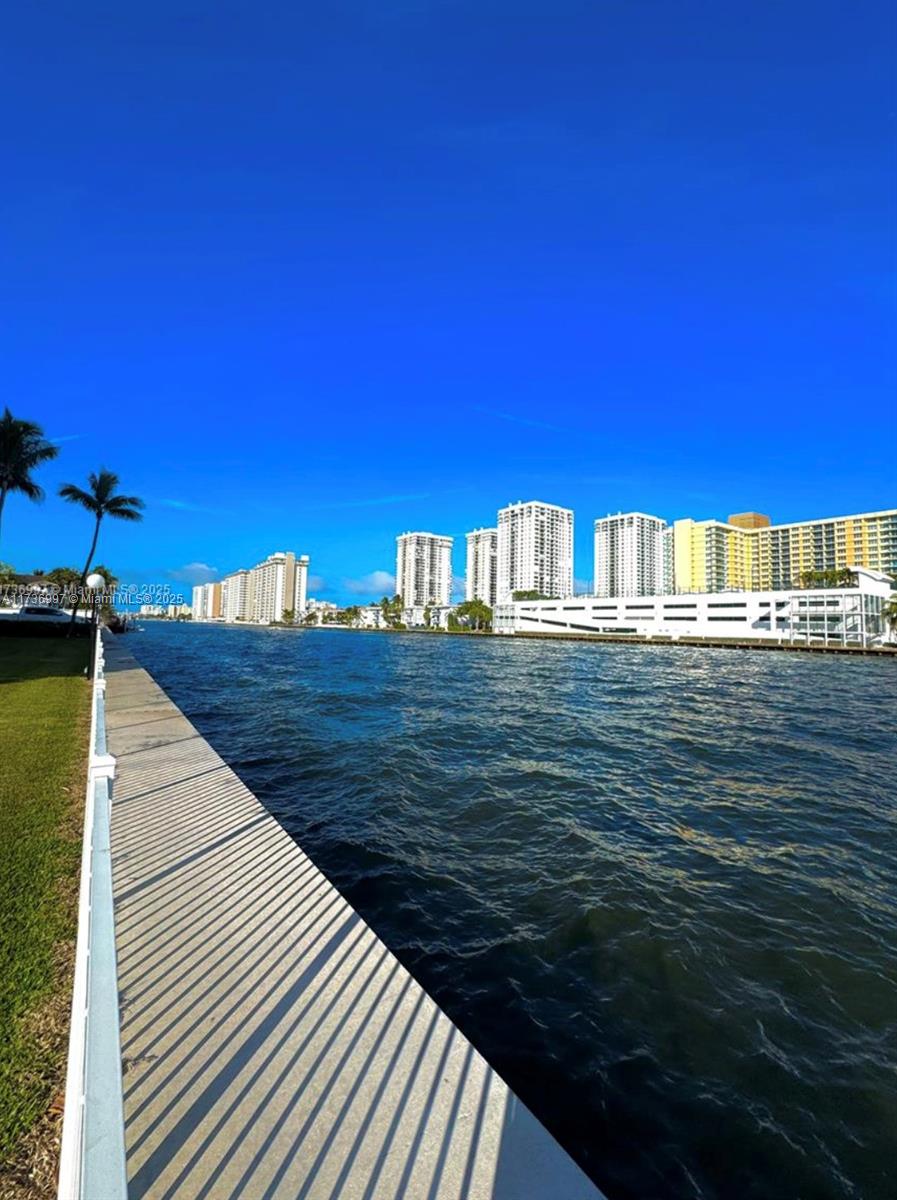 1000 Parkview Dr #202 Hallandale Beach, FL 33009