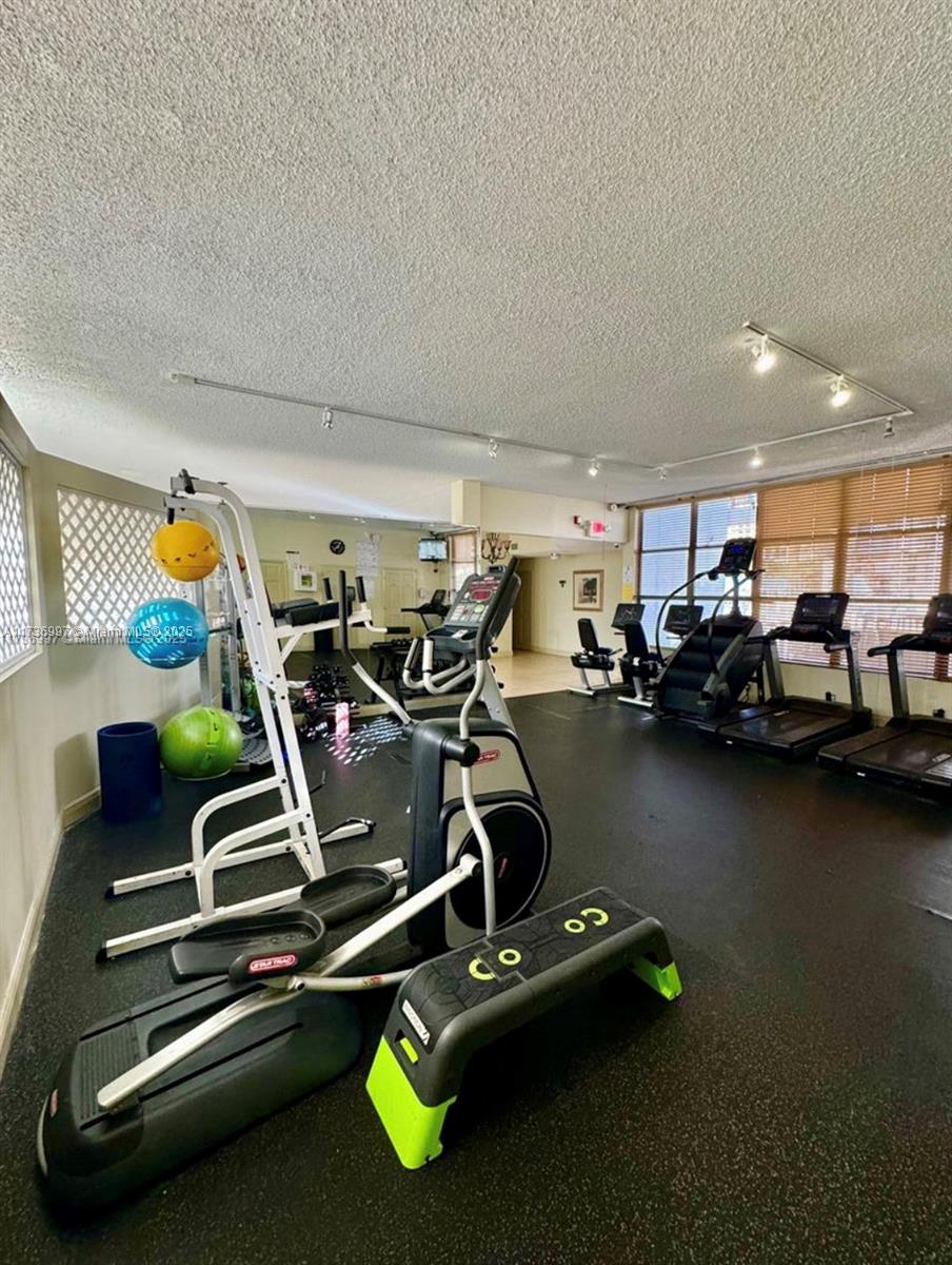 1000 Parkview Dr #202 Hallandale Beach, FL 33009