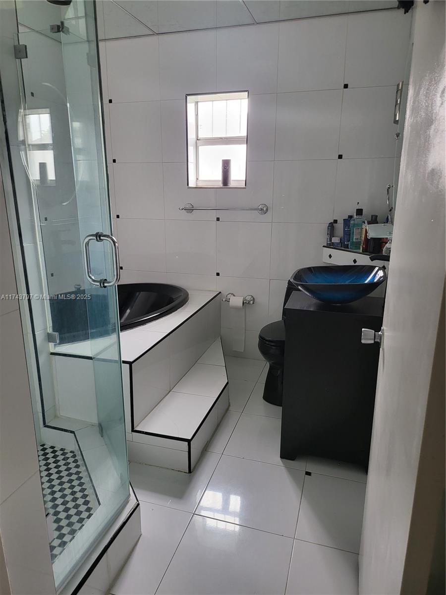 6771 NW 199th Ter Hialeah, FL 33015