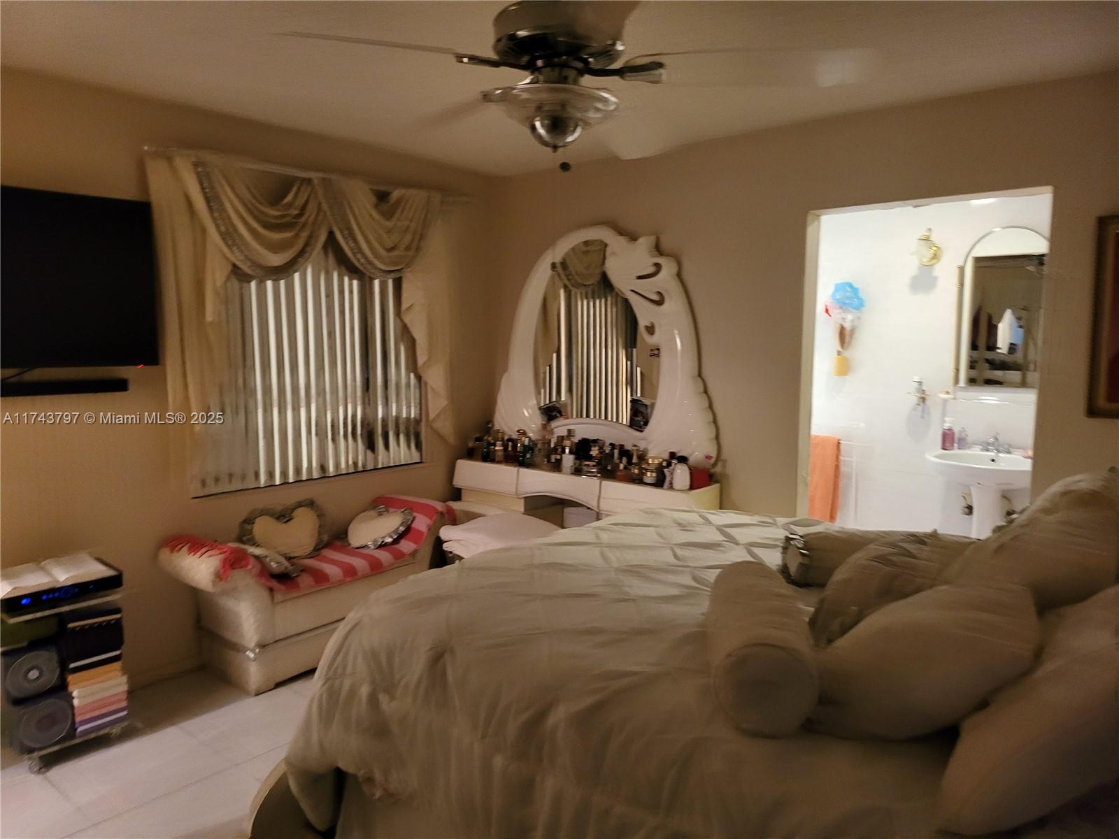 6771 NW 199th Ter Hialeah, FL 33015