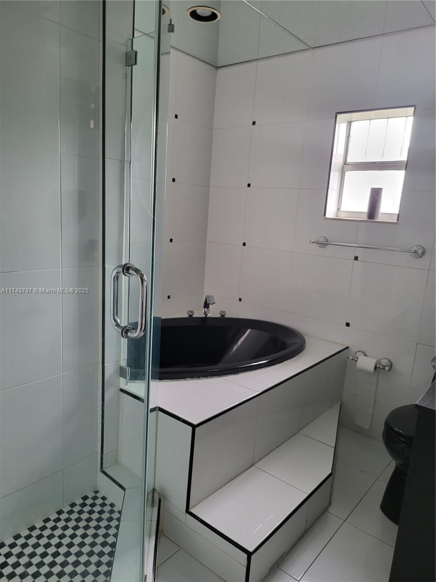 6771 NW 199th Ter Hialeah, FL 33015