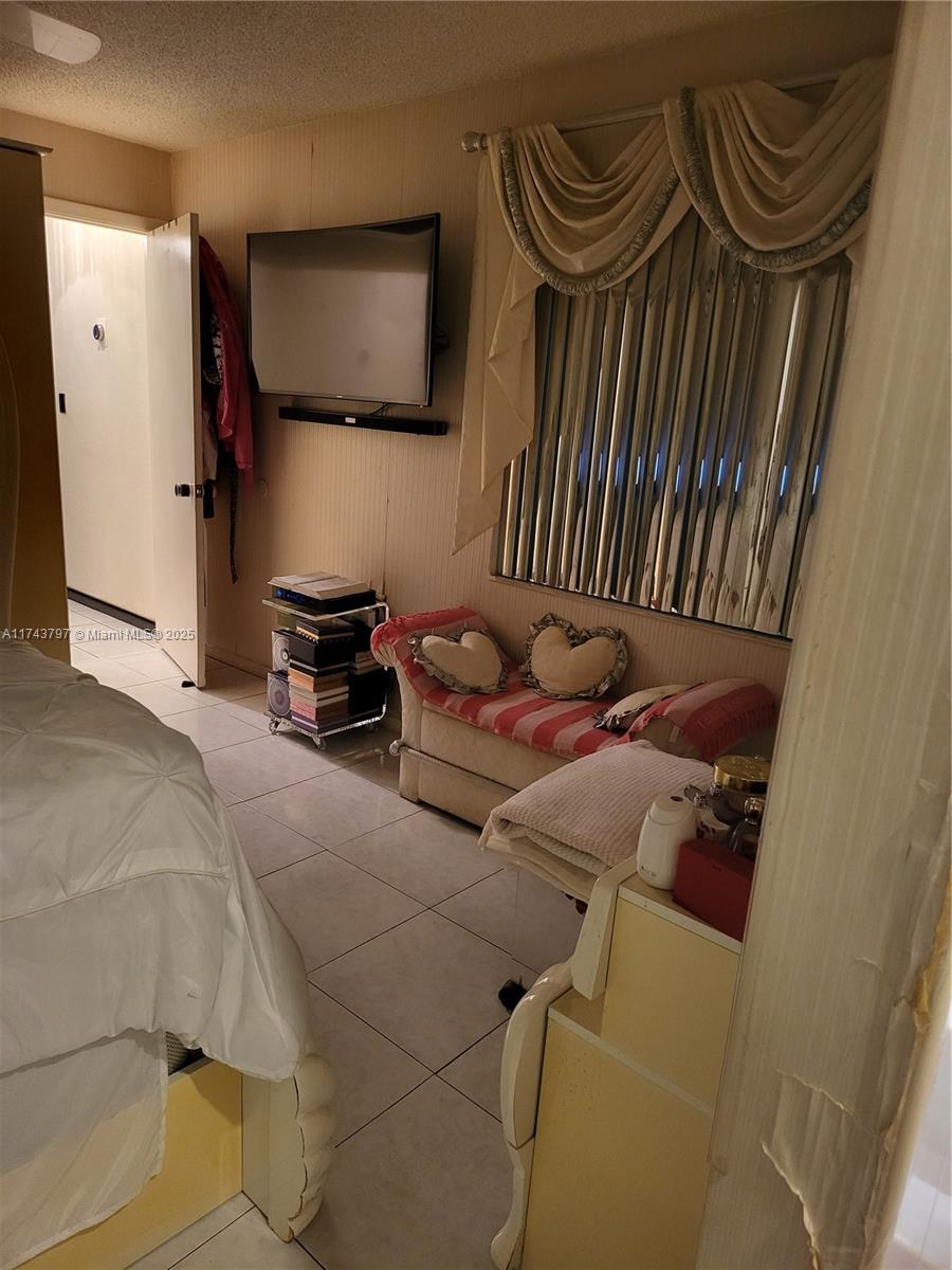 6771 NW 199th Ter Hialeah, FL 33015