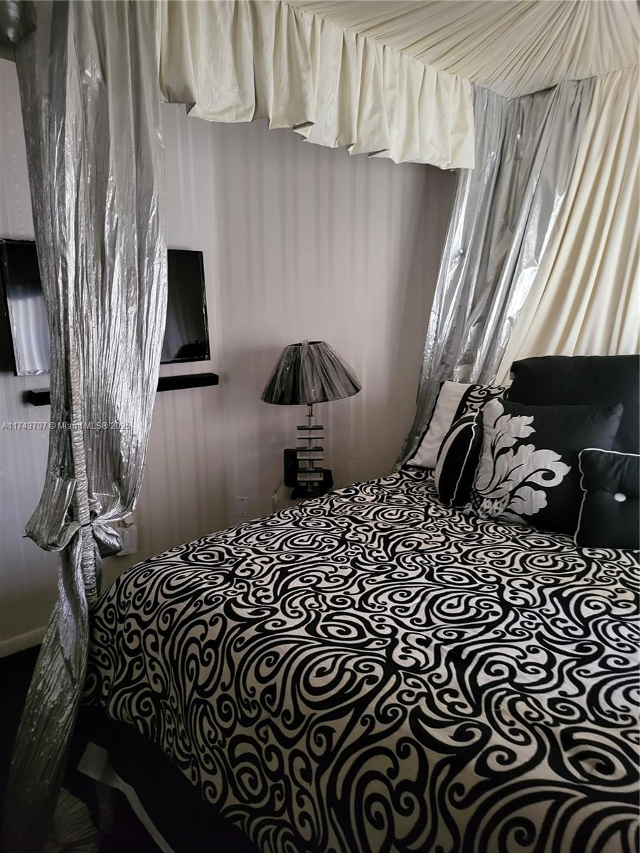 6771 NW 199th Ter Hialeah, FL 33015