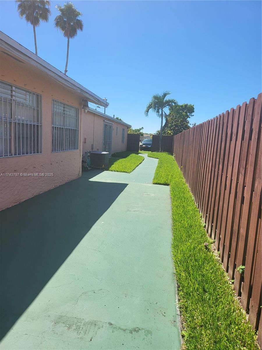 6771 NW 199th Ter Hialeah, FL 33015