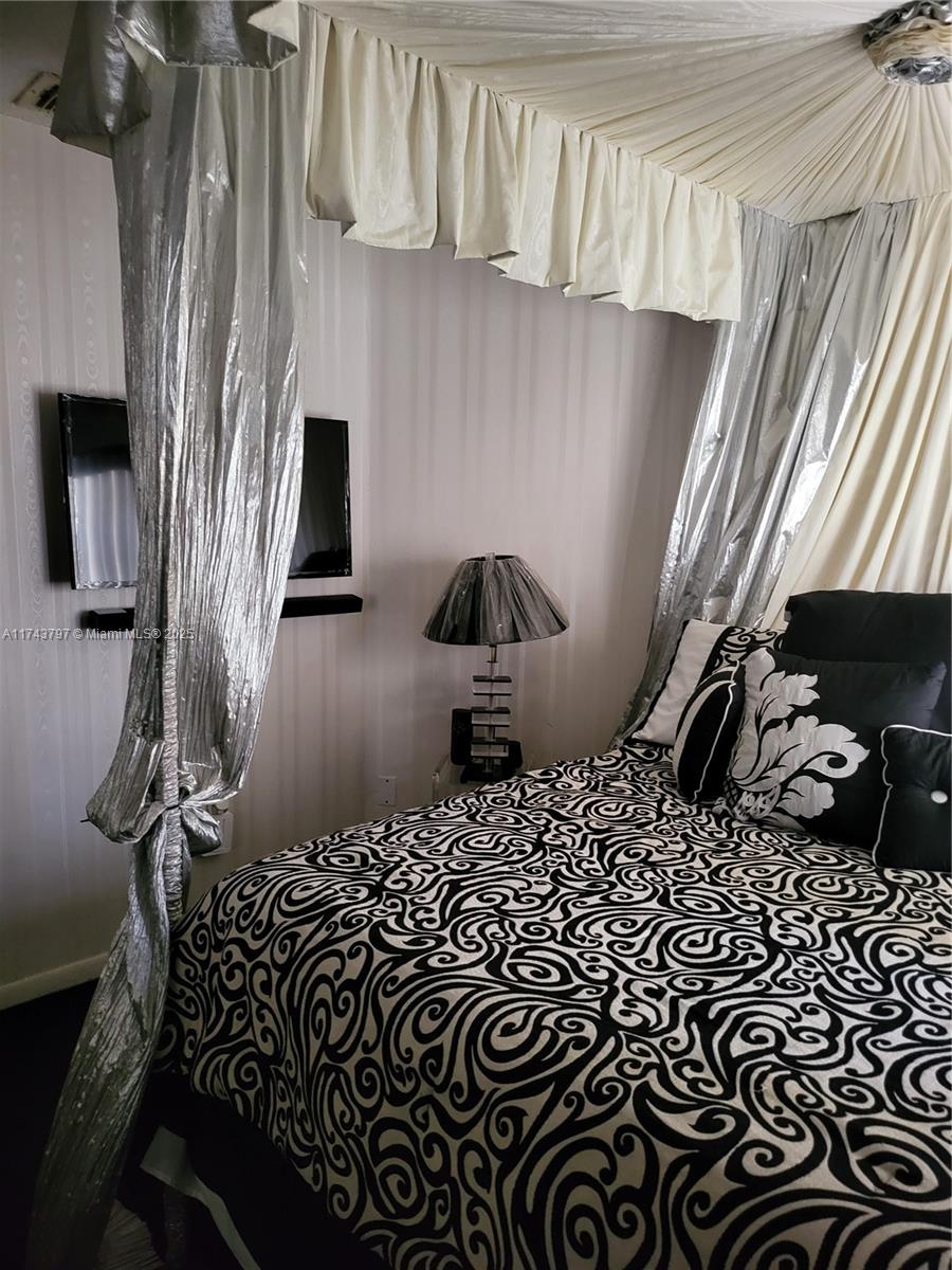 6771 NW 199th Ter Hialeah, FL 33015