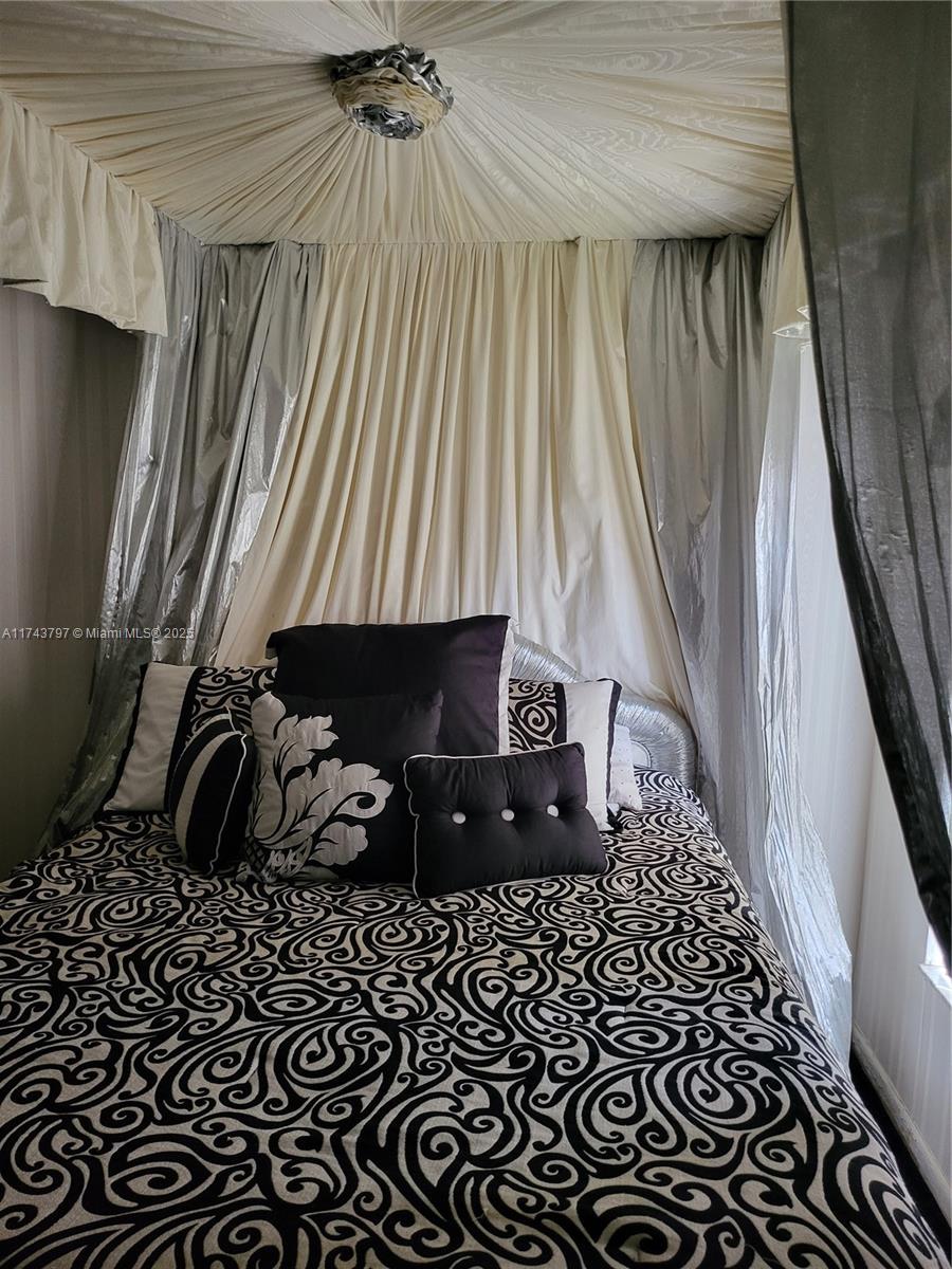 6771 NW 199th Ter Hialeah, FL 33015