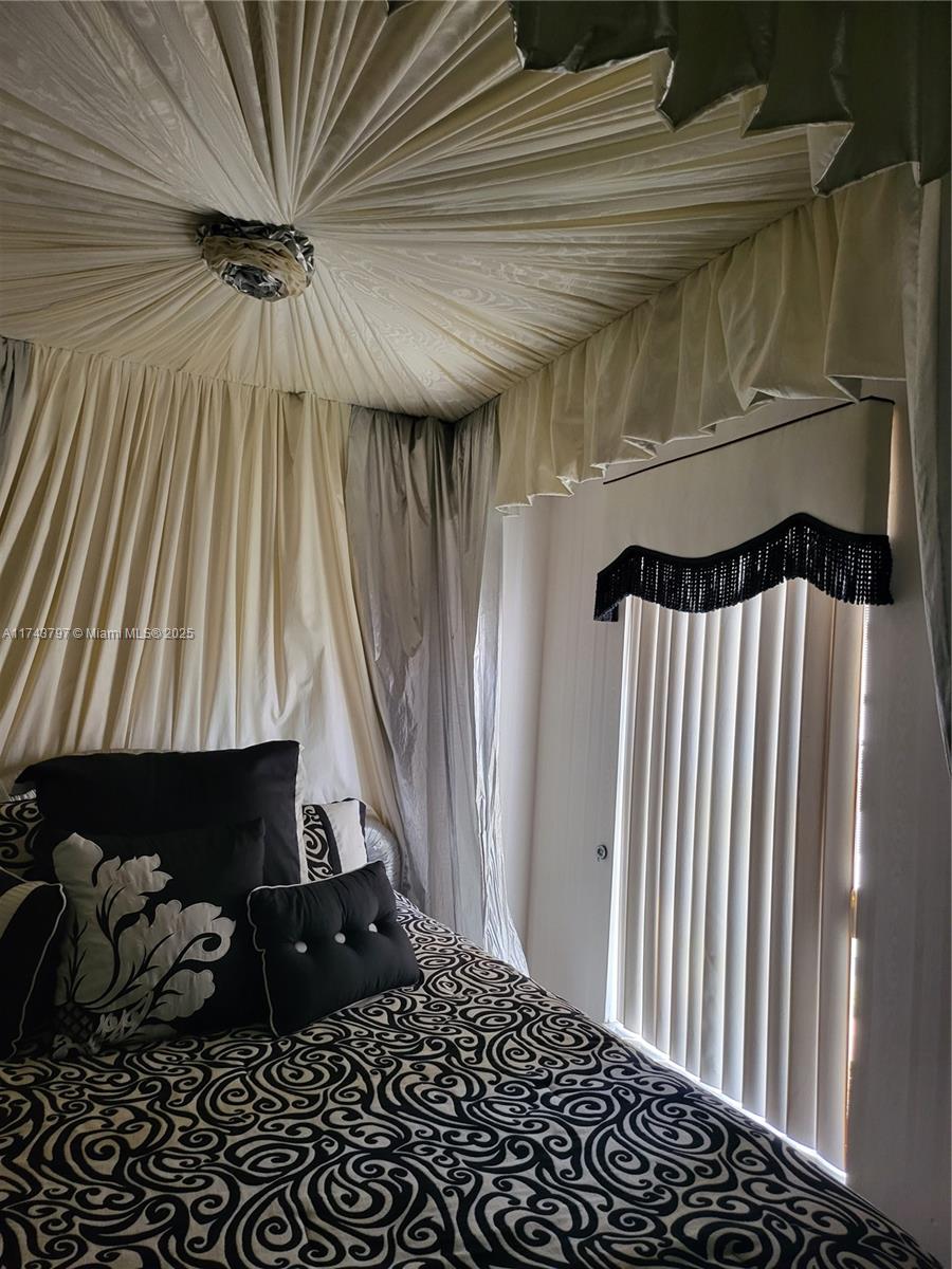 6771 NW 199th Ter Hialeah, FL 33015