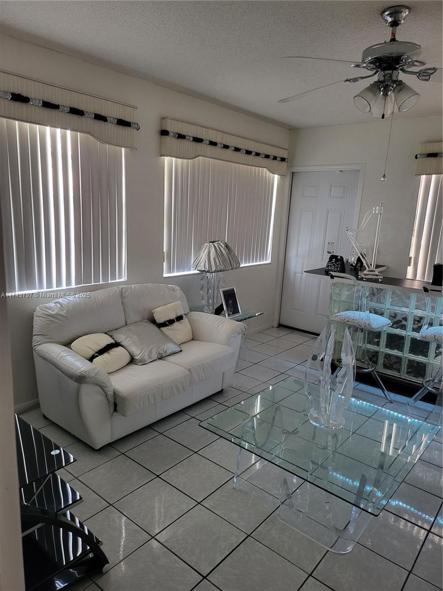6771 NW 199th Ter Hialeah, FL 33015