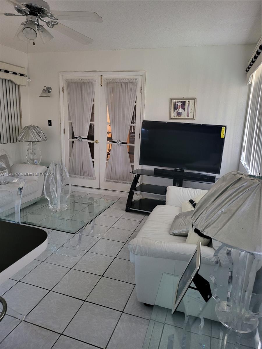 6771 NW 199th Ter Hialeah, FL 33015