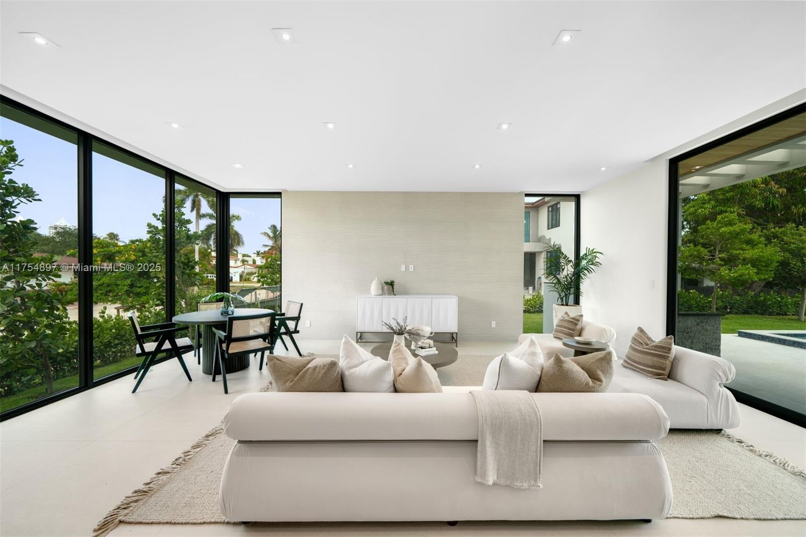 4425 Adams Ave Miami Beach, FL 33140