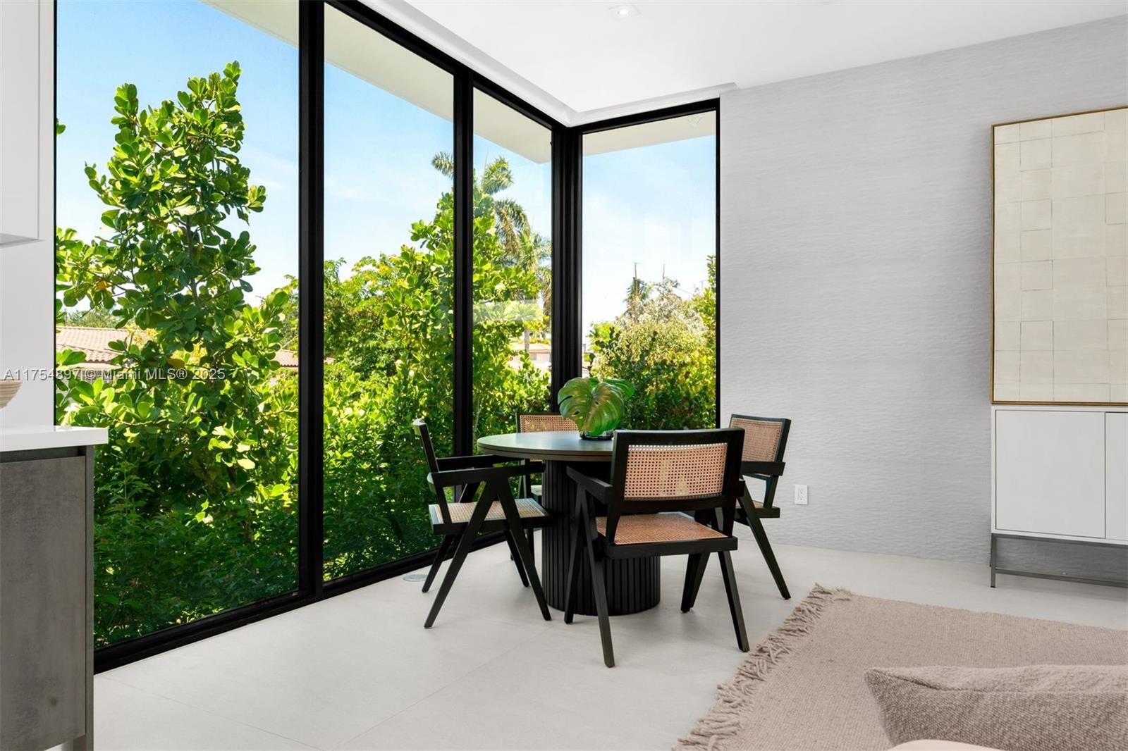 4425 Adams Ave Miami Beach, FL 33140