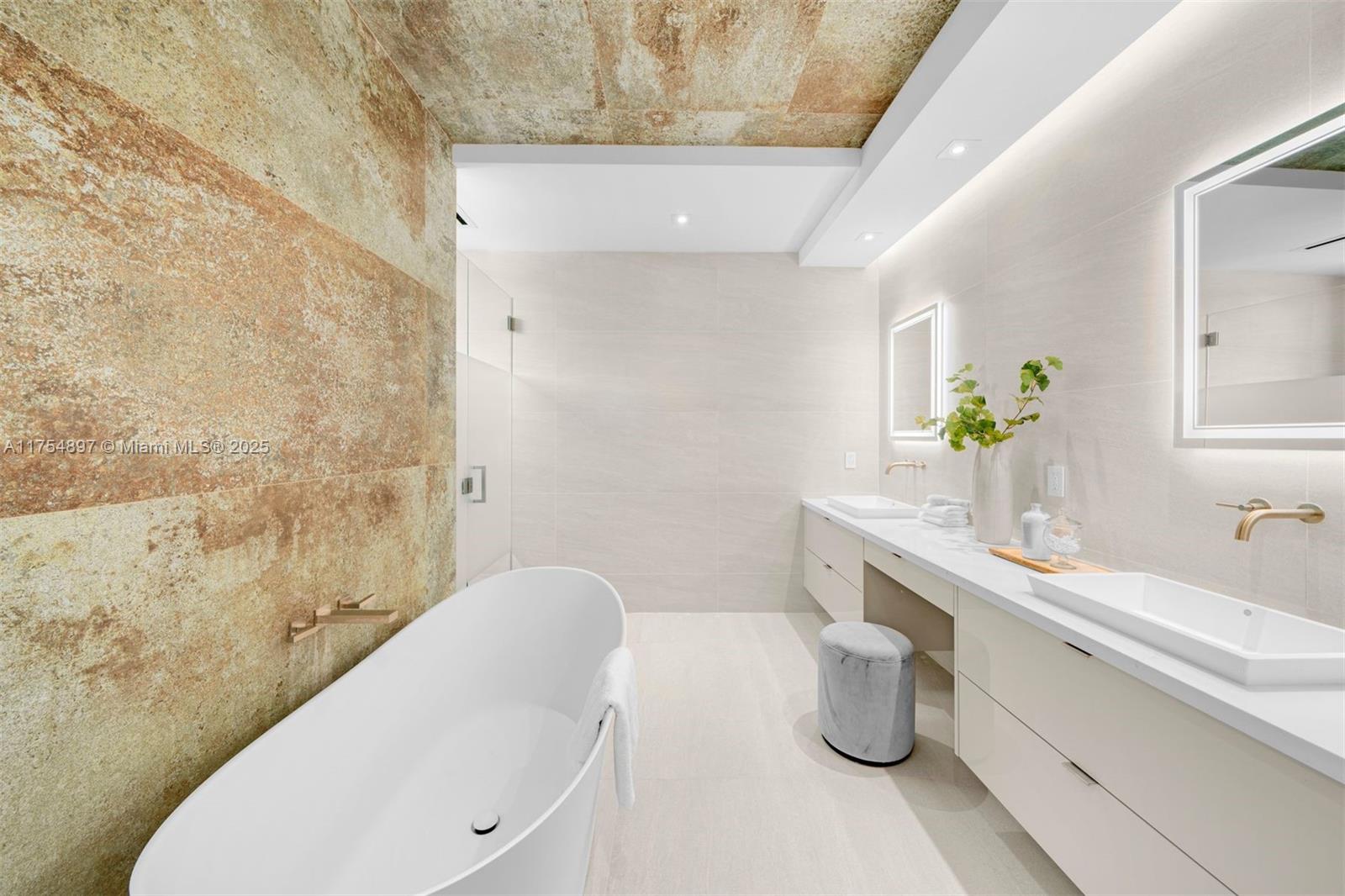 4425 Adams Ave Miami Beach, FL 33140