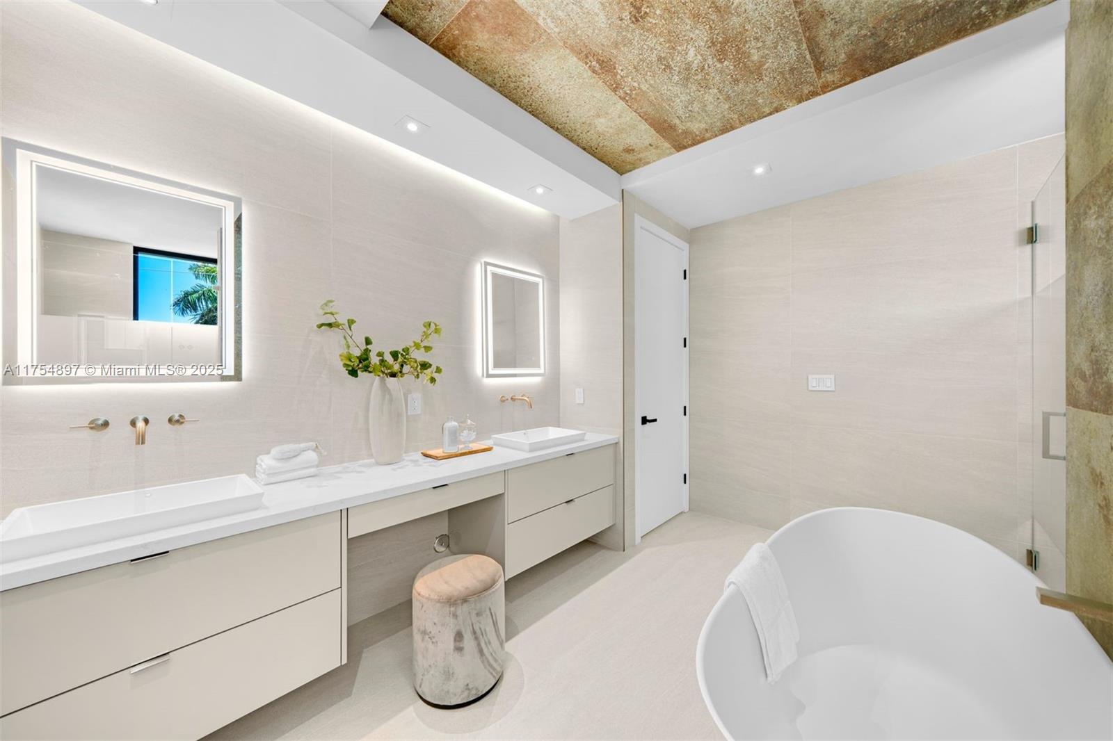 4425 Adams Ave Miami Beach, FL 33140