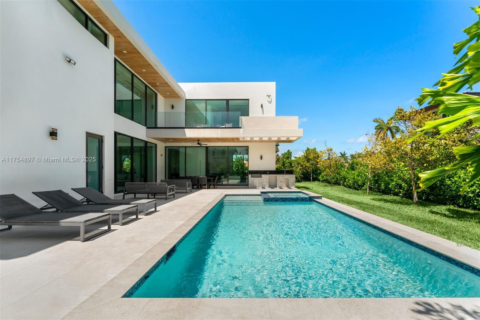 4425 Adams Ave Miami Beach, FL 33140