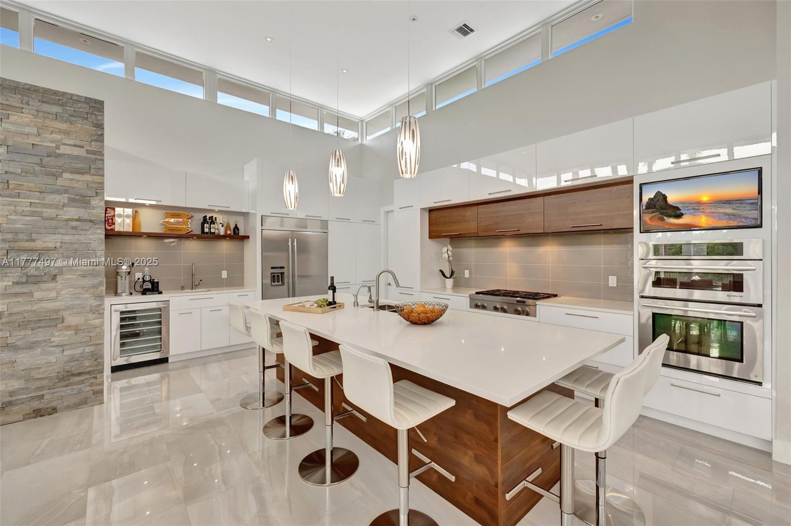 907 Diplomat Pkwy Hallandale Beach, FL 33009 907 Diplomat Pkwy Hallandale Beach, FL 33009