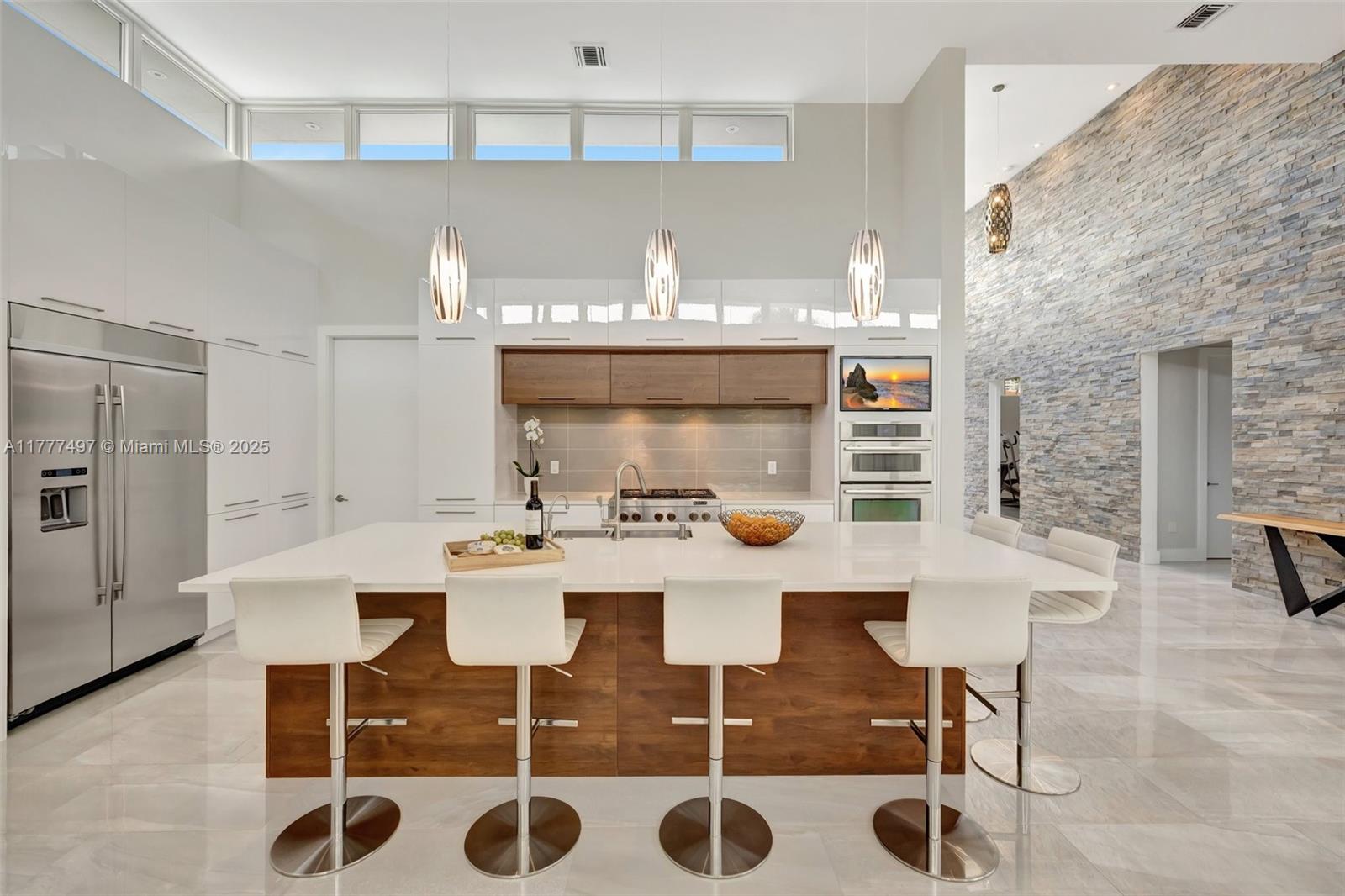 907 Diplomat Pkwy Hallandale Beach, FL 33009 907 Diplomat Pkwy Hallandale Beach, FL 33009