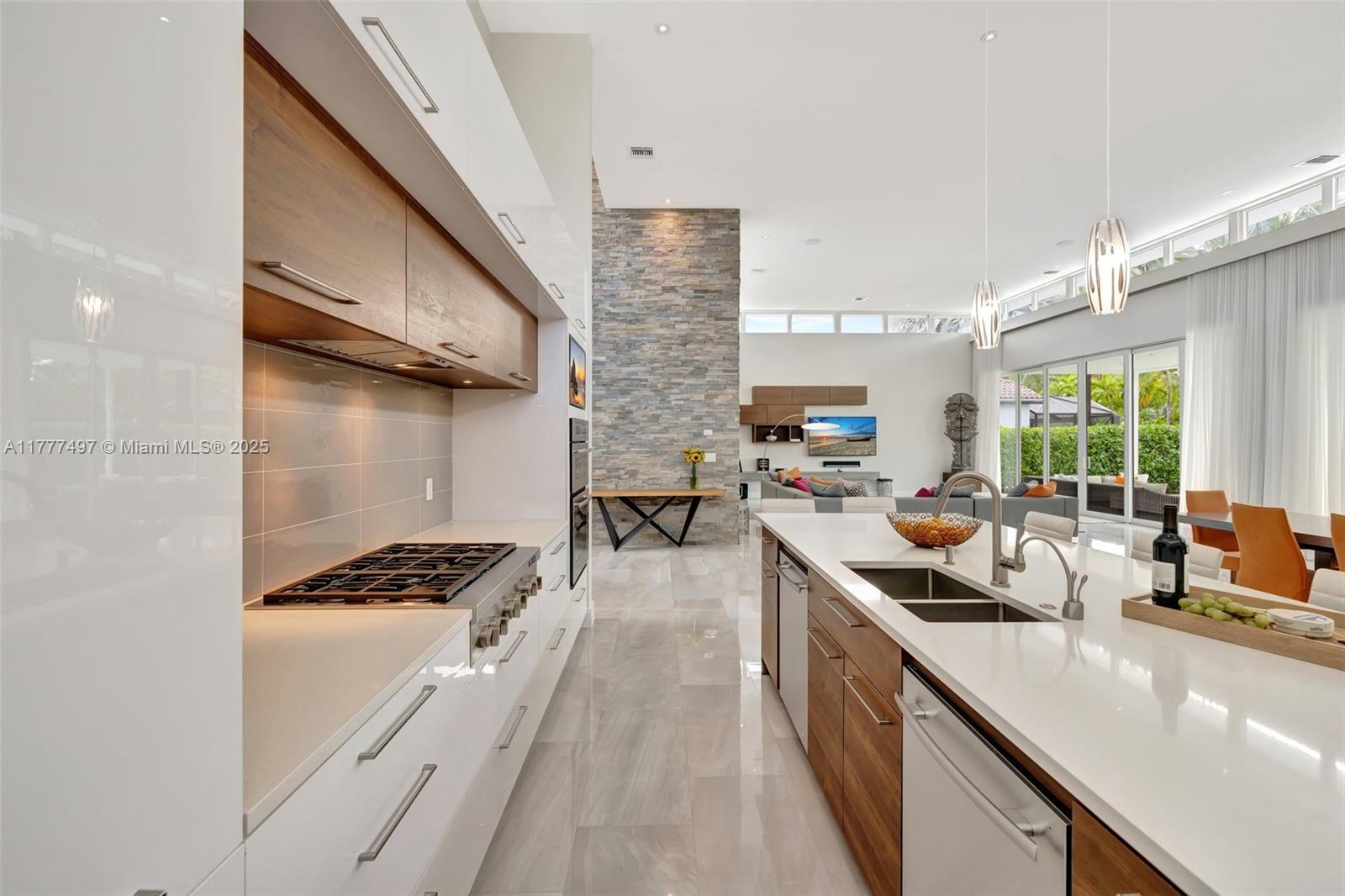 907 Diplomat Pkwy Hallandale Beach, FL 33009 907 Diplomat Pkwy Hallandale Beach, FL 33009