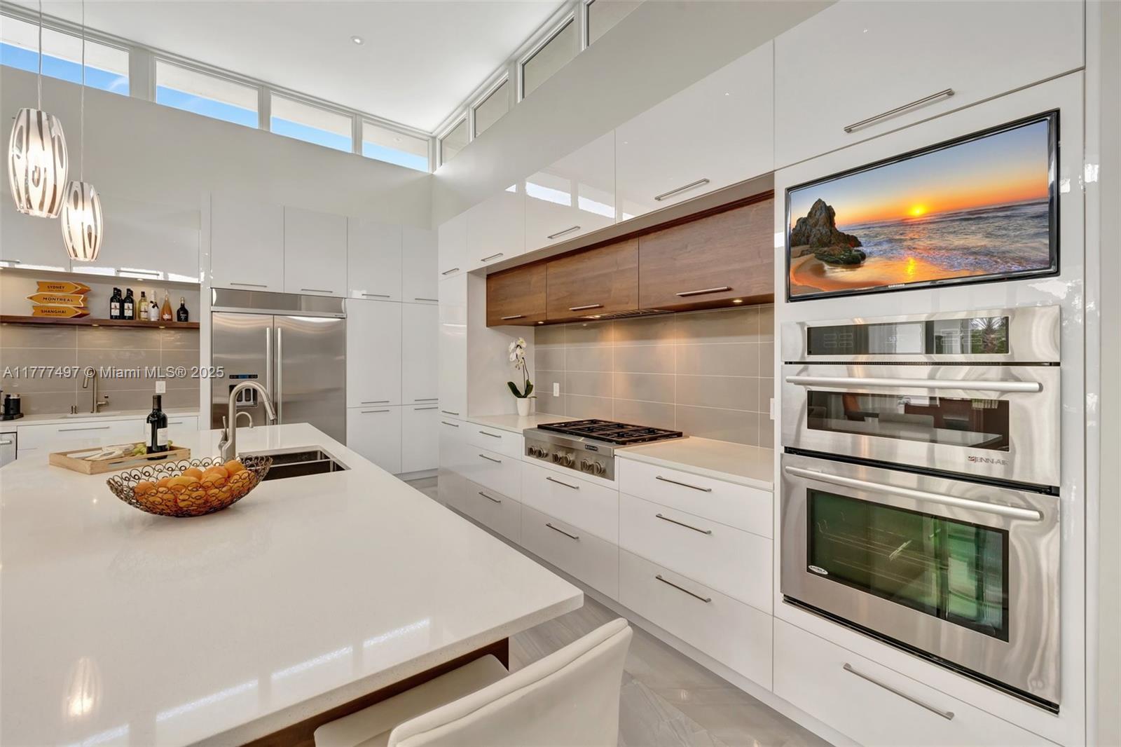 907 Diplomat Pkwy Hallandale Beach, FL 33009 907 Diplomat Pkwy Hallandale Beach, FL 33009