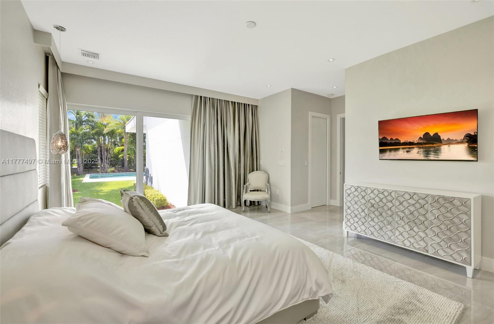 907 Diplomat Pkwy Hallandale Beach, FL 33009 907 Diplomat Pkwy Hallandale Beach, FL 33009