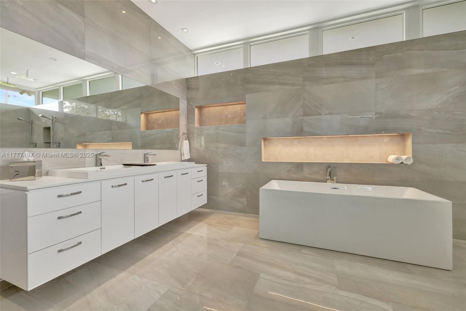 907 Diplomat Pkwy Hallandale Beach, FL 33009 907 Diplomat Pkwy Hallandale Beach, FL 33009