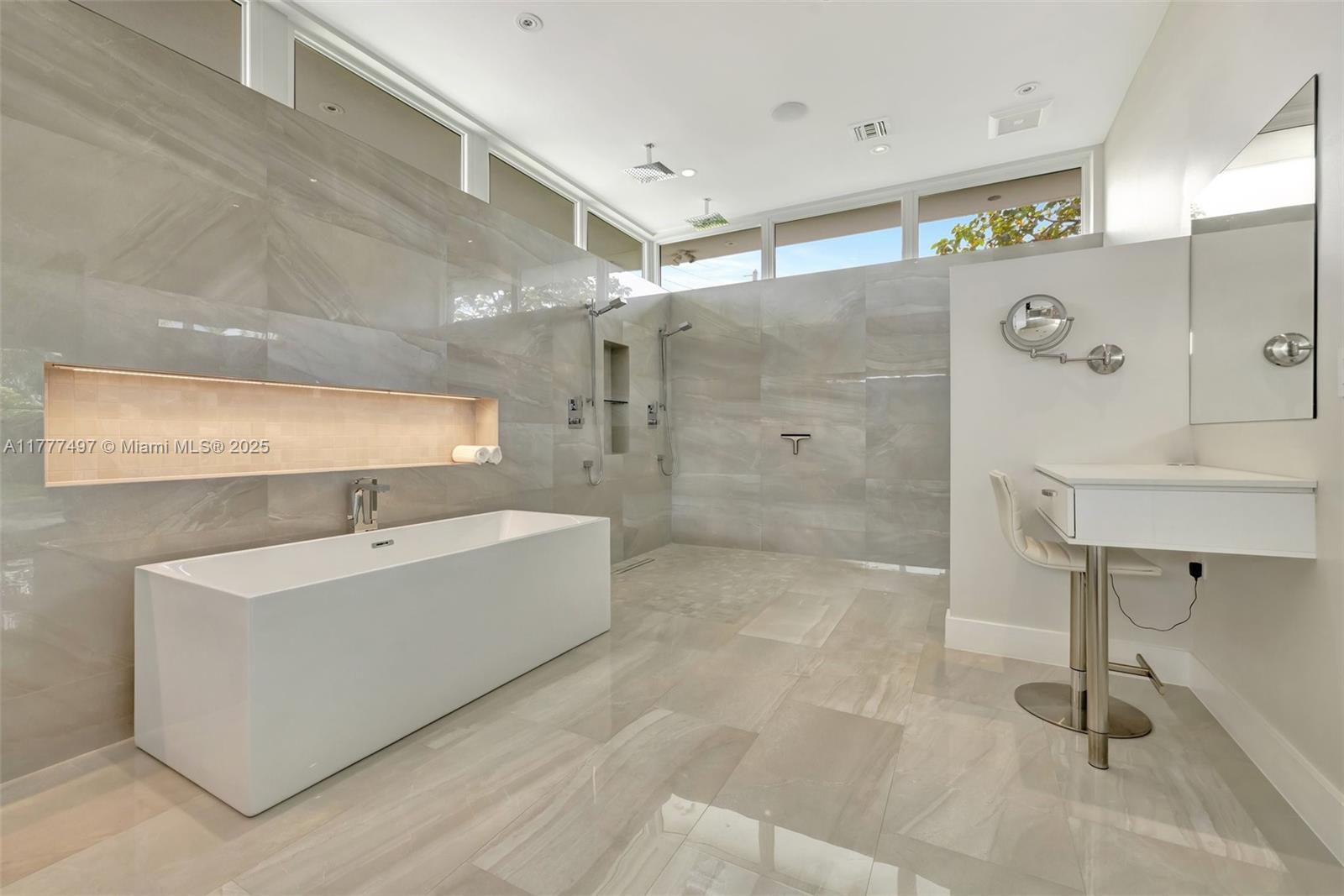 907 Diplomat Pkwy Hallandale Beach, FL 33009 907 Diplomat Pkwy Hallandale Beach, FL 33009