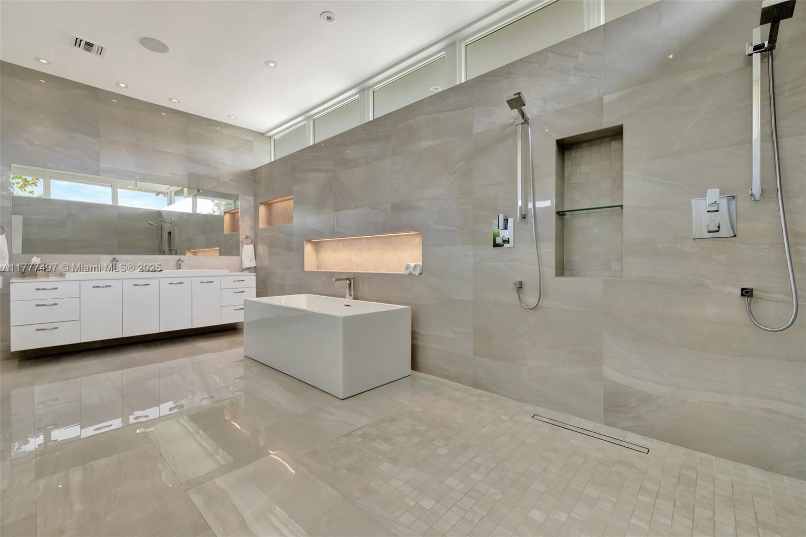 907 Diplomat Pkwy Hallandale Beach, FL 33009 907 Diplomat Pkwy Hallandale Beach, FL 33009