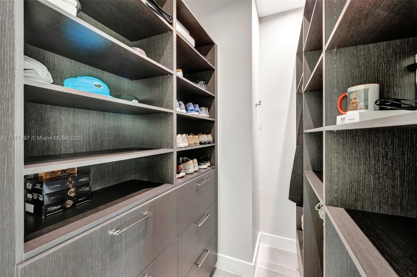 907 Diplomat Pkwy Hallandale Beach, FL 33009 907 Diplomat Pkwy Hallandale Beach, FL 33009